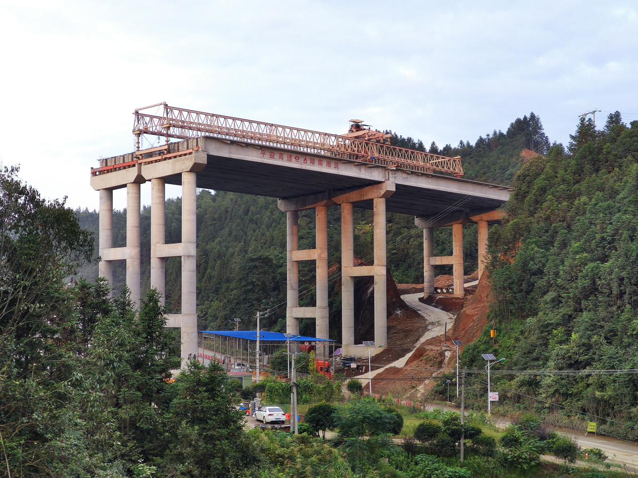 照片1：平伍7標：打造安全通道  順利完成上跨省道架梁施工.png