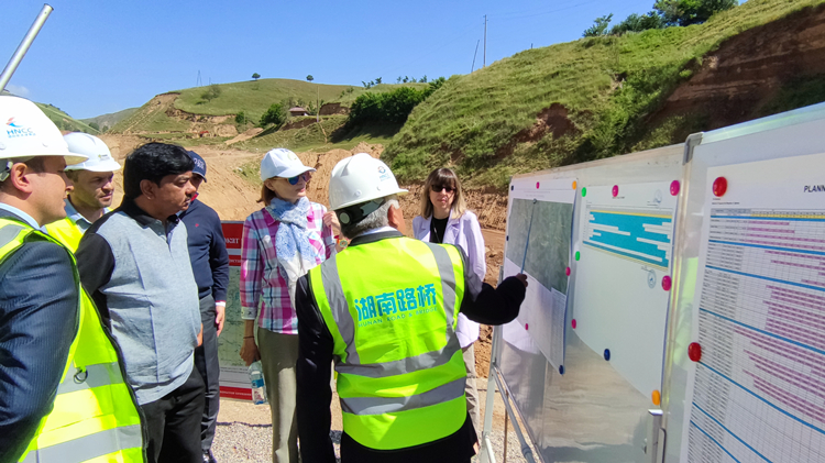 6 20220616 亞洲開發(fā)銀行執(zhí)行董事考察塔吉克項目.jpg