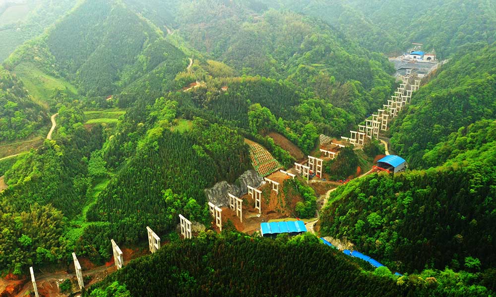 修建中的張官高速。資料圖