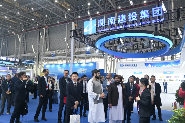 20251110133652.jpg 外部路過集團展位_副本.jpg